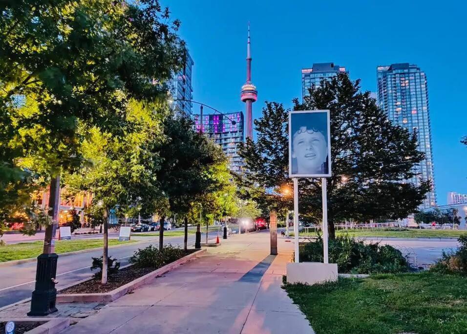 Exquisite Condos By Cn Tower- Dwtown , To Торонто Экстерьер фото