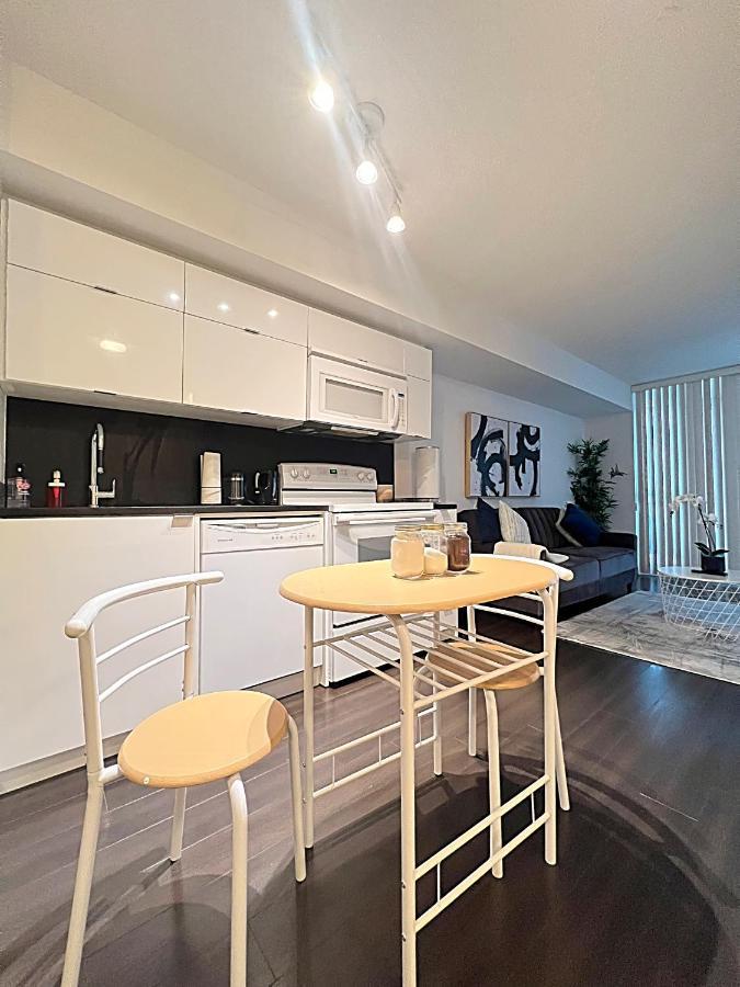 Exquisite Condos By Cn Tower- Dwtown , To Торонто Экстерьер фото